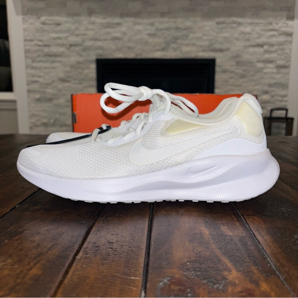 Nike Women’s Revolution 7 Running Shoes - Picture 3 of 8